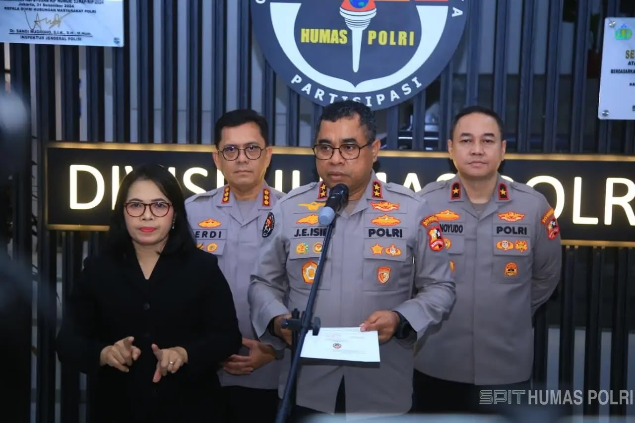 Polri Lakukan Mutasi Perwira Tinggi & Menengah