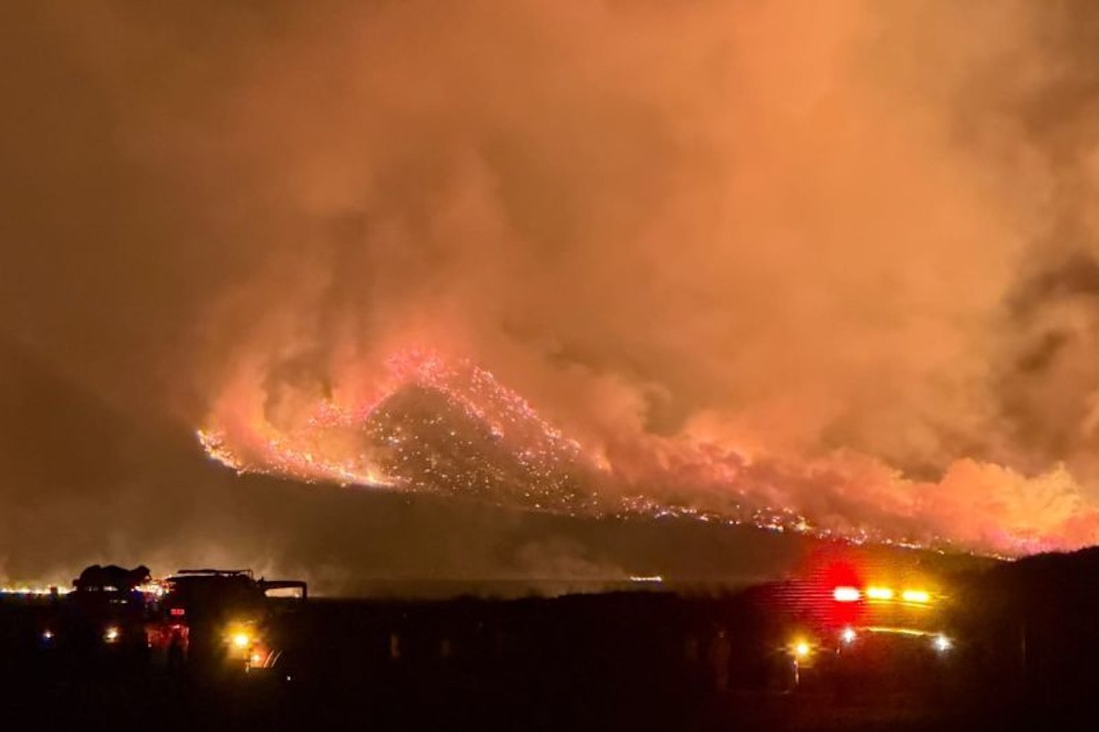 Dilanda Kebakaran Hebat, Wisata Gunung Bromo Ditutup Total Sejak Sabtu Malam