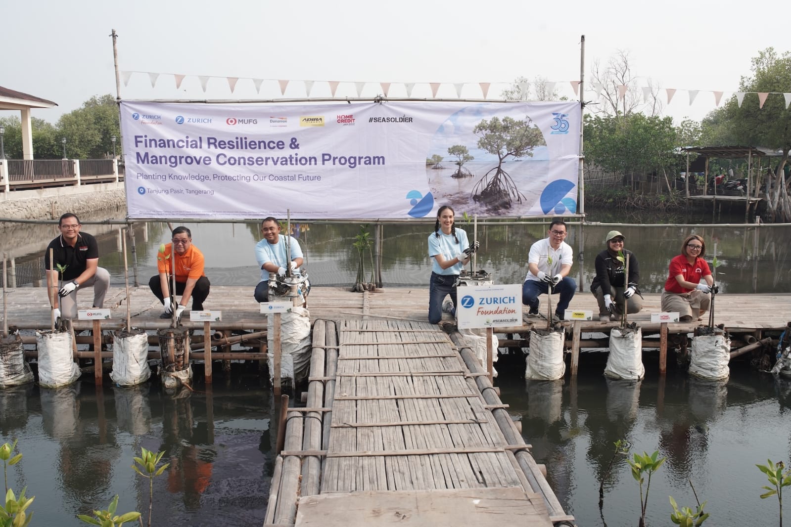 Zurich & MUFG Group Gelar “Sayang Bumiku”, Tanam 1.000 Mangrove di Tanjung Pasir